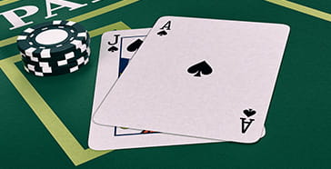 Blackjack spelen aan een casinotafel