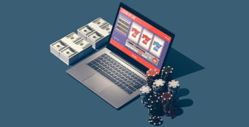 Casinospellen spelen op een laptop, geld en pokerfiches